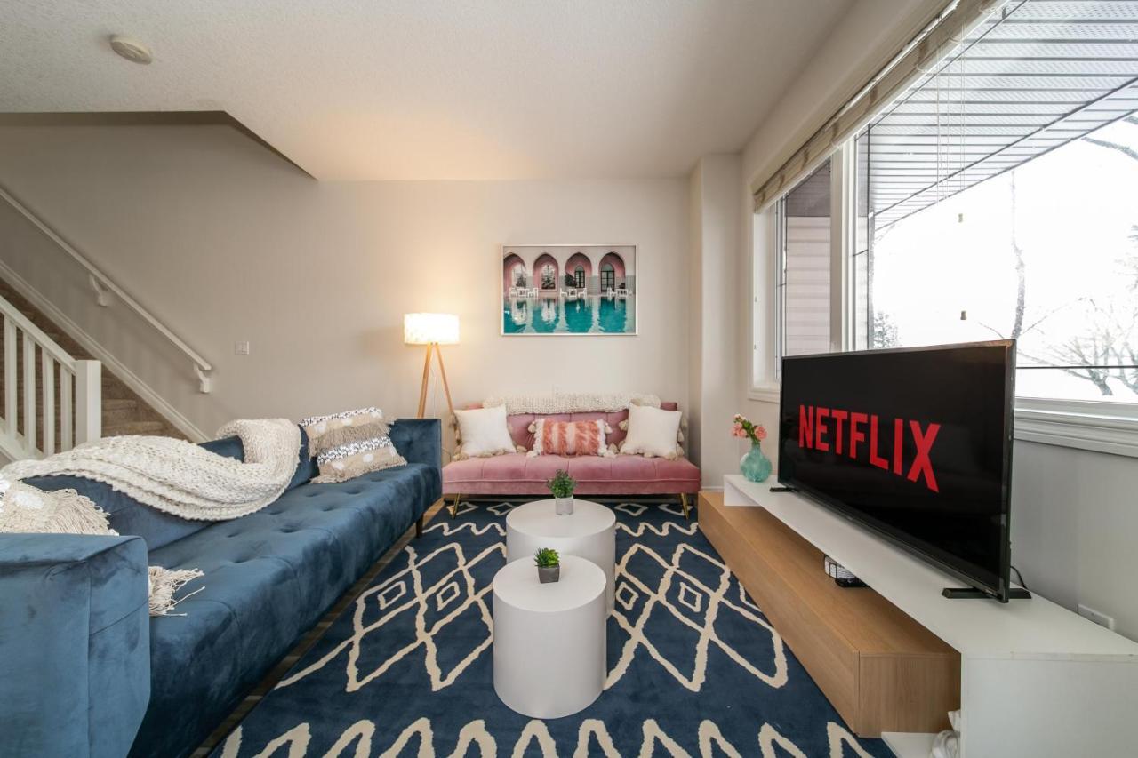 Mediterranean Retreat - King Bed - Fireplace - Jacuzzi - Fast Wi-Fi - Games Room - Free Parking & Netflix Edmonton Luaran gambar